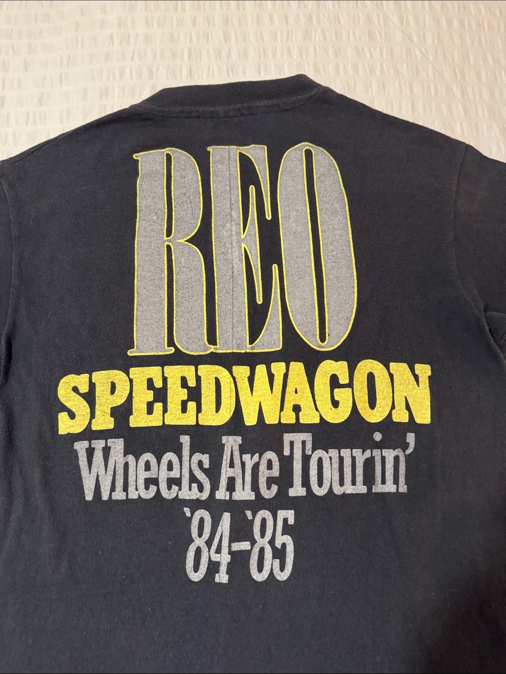 Authentic Vintage Black REO Speedwagon Wheels are Tourin’ Concert Graphic Tee 84 - Picture 5 of 5